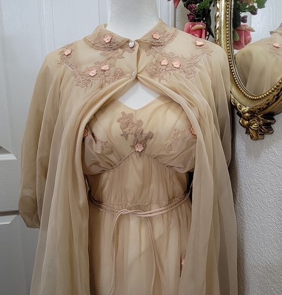 Vintage Lingerie - Picture 10 of 16